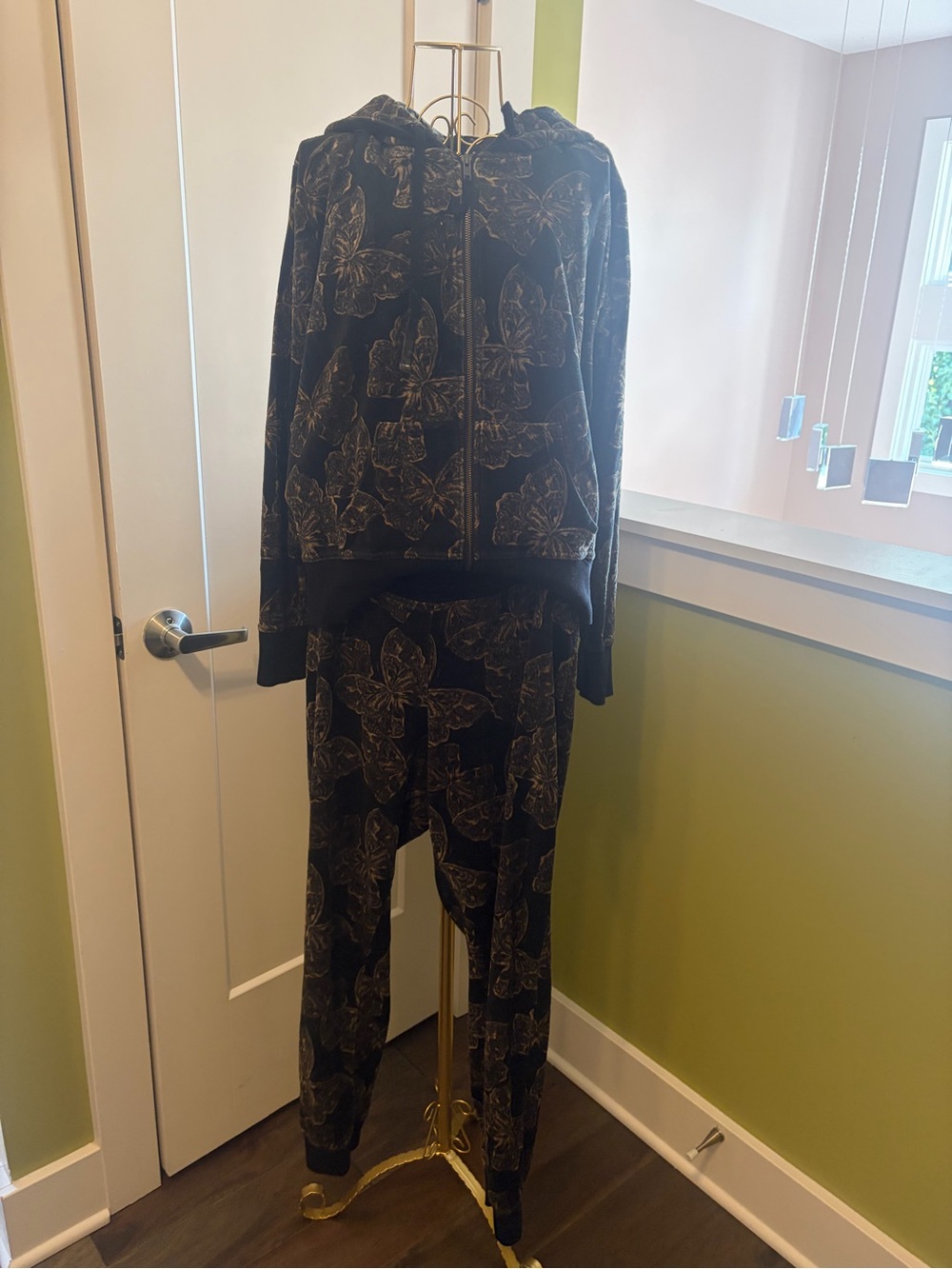 Johnny Was Women's Black Velour Floral Printed Hoodie & Jogger Set
